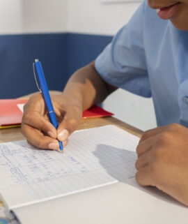 kids-classroom-taking-english-class
